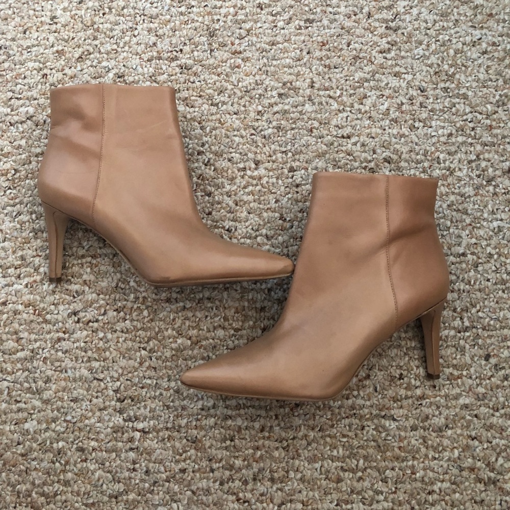 Super pretty Sam Edelman pointed toe booties